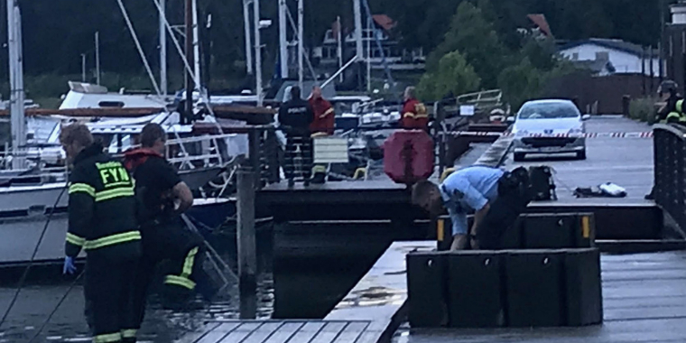 Kontakter politiet tirsdag morgen: To personer fundet døde i havn