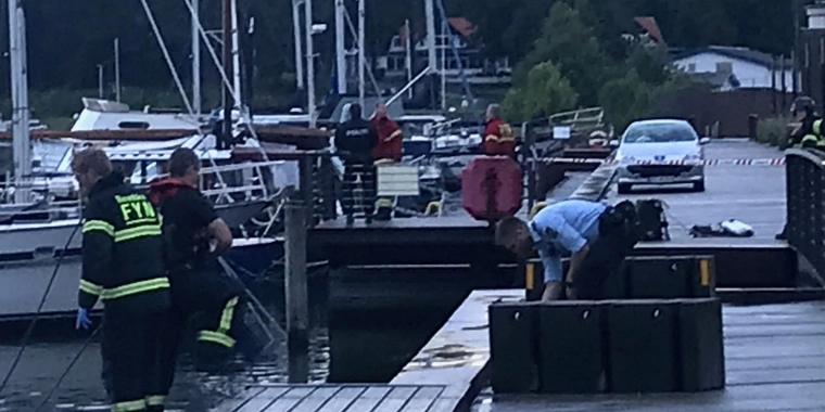 Kontakter politiet tirsdag morgen: To personer fundet døde i havn