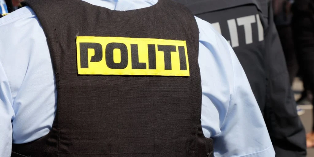 Politiet deler opsigtsvækkende jobtilbud: Få penge for at sidde stille i mange timer