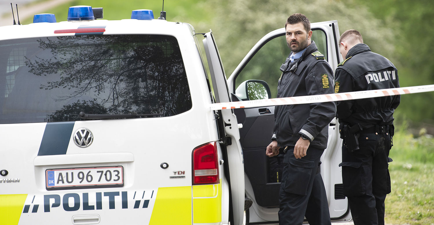 Lige nu: Politiet eftersøger dement kvinde med helikopter – Tjek jeres haver og udhuse