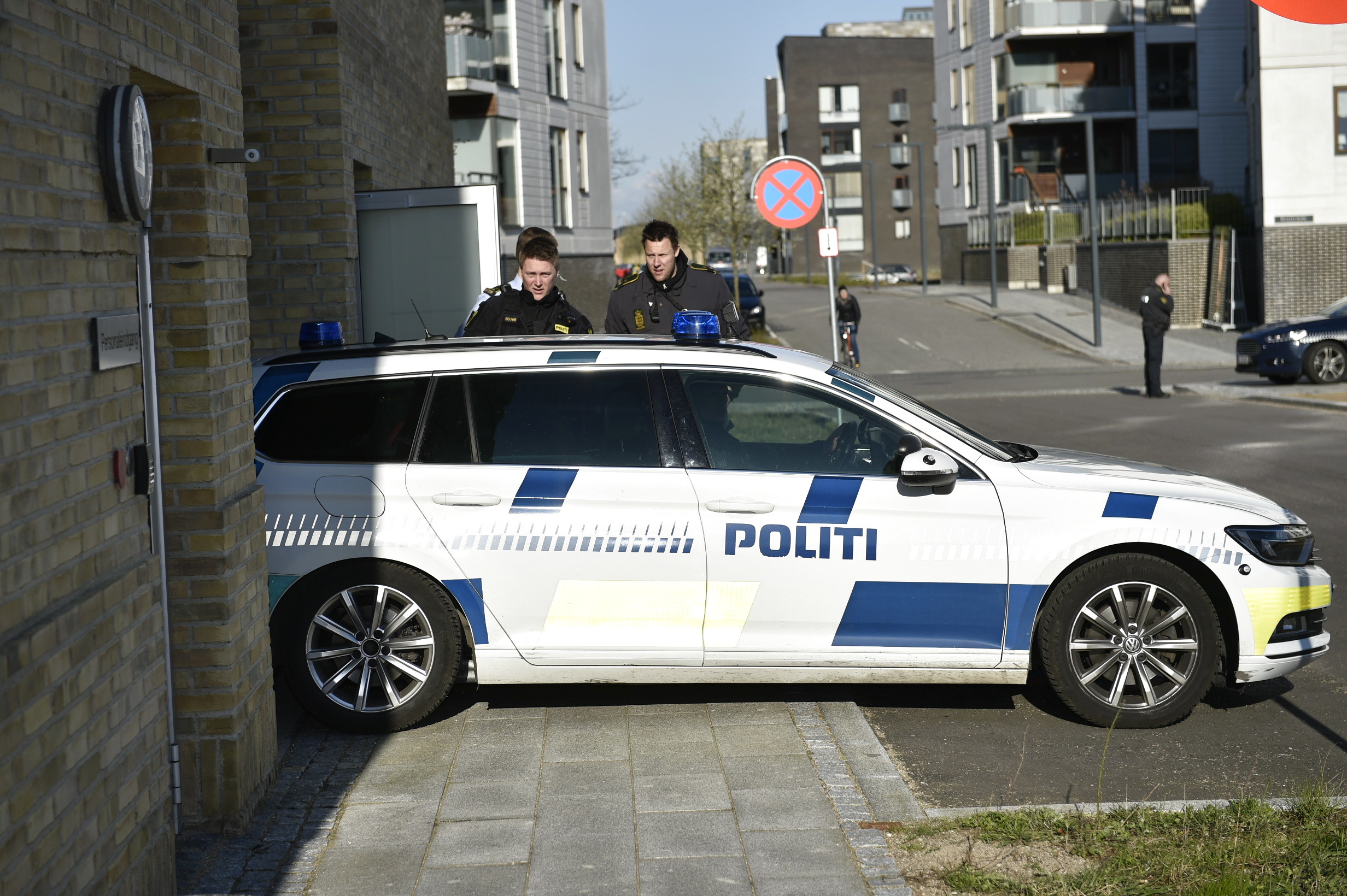 Mand slog alarm, da han overværede mulig kidnapning: Et ulovligt fund ventede politiet i en pølsemandspose