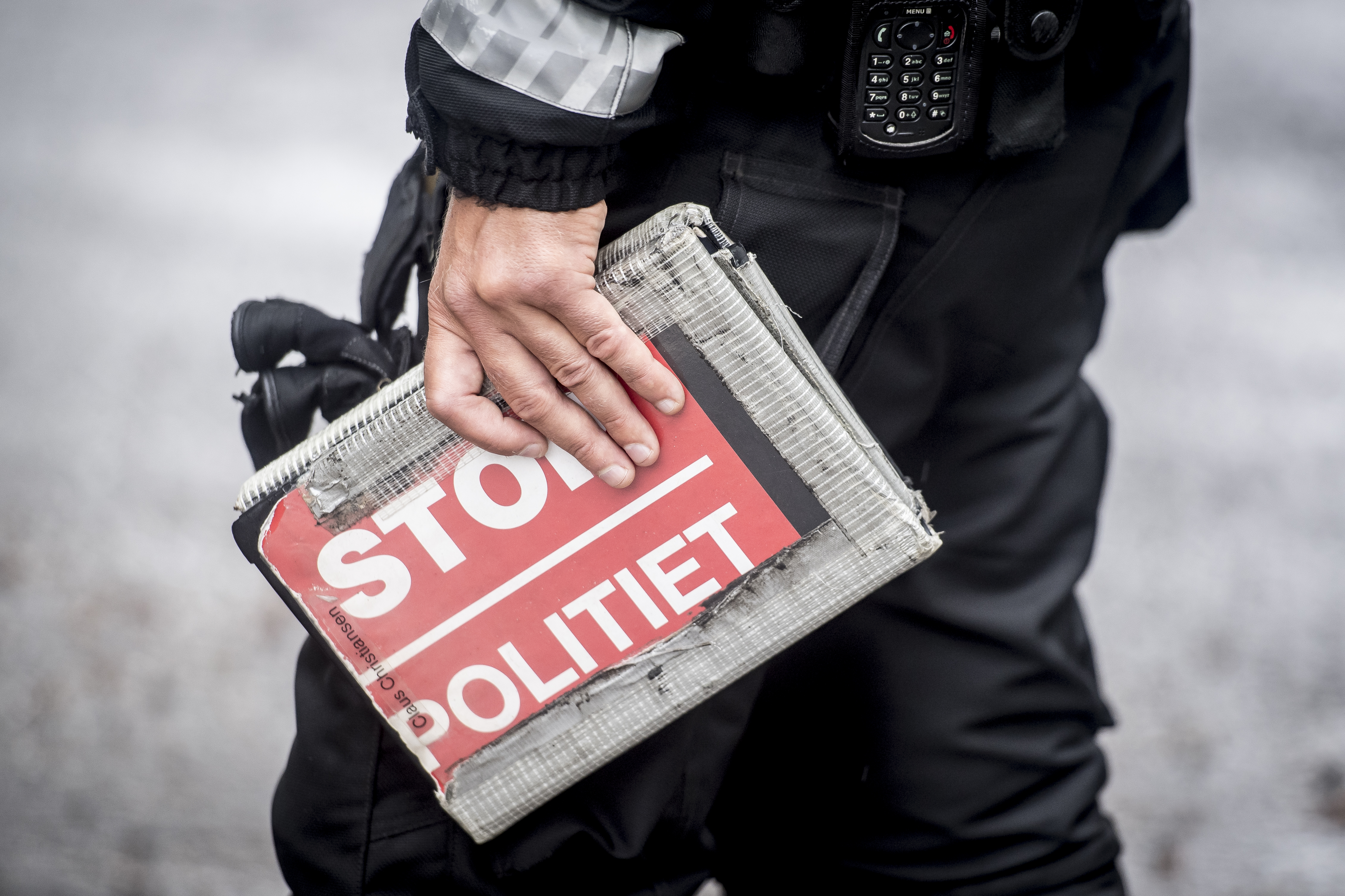 Politiet stoppede lastbil med frugt: Gjorde vildt fund bag æbler og meloner