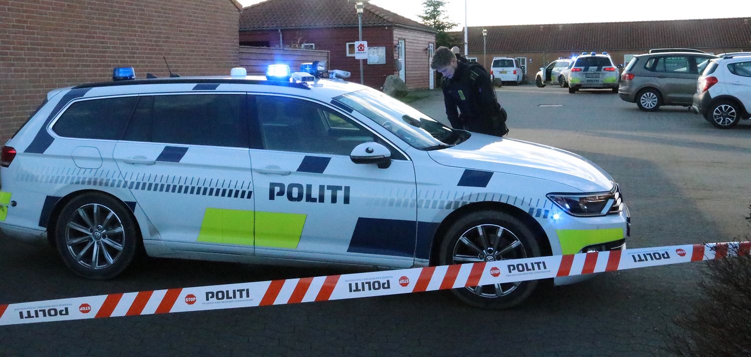 Årets klaphat: Filmede politiet mens han kørte forbi – Blev stoppet med masse af narko på sig