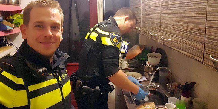 Mor sendt på sygehus: Så kom politiet med en kærlig hånd