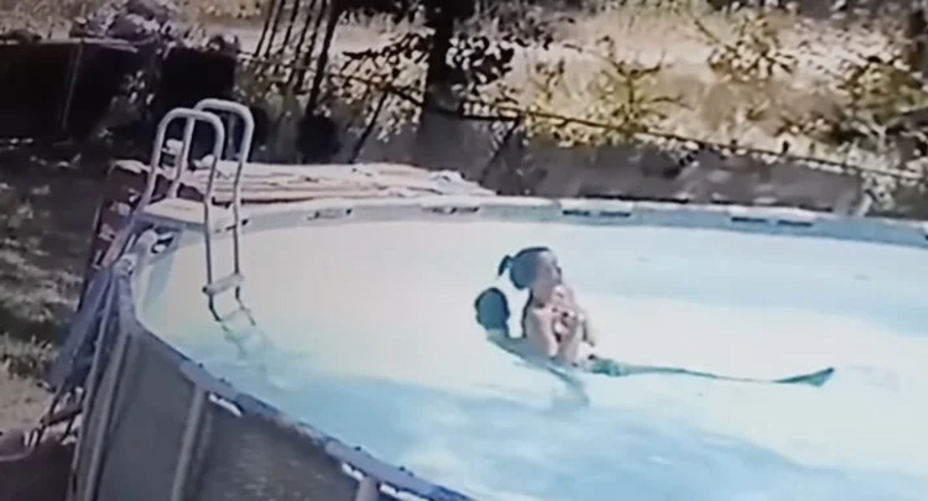 10-årig redder sin mor fra at drukne