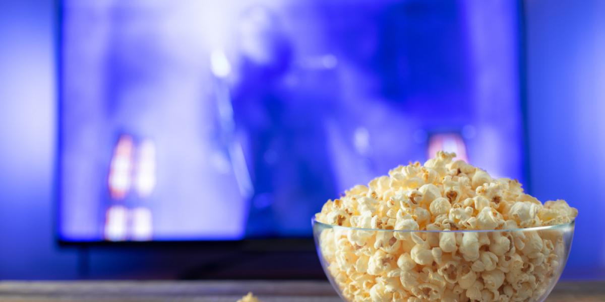 Adam nød en pose popcorn: Var tæt på at koste ham livet