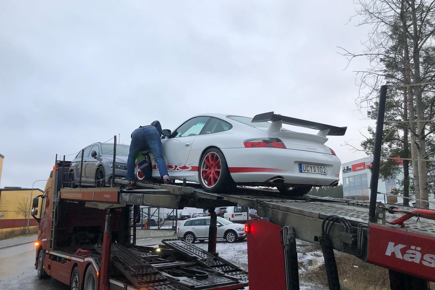 Porsche 911 GT3 RS stjålet fra autotransporter, mens chaufføren sov