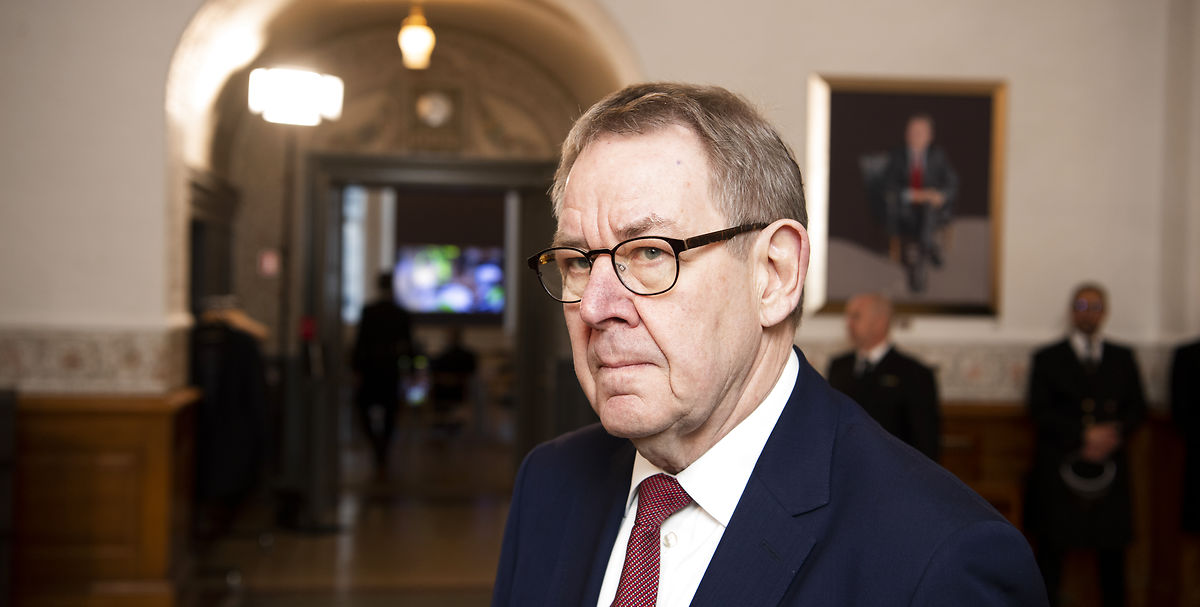 Kongen af pensioner: Nyrup scorer fire samtidig – og løn som minister