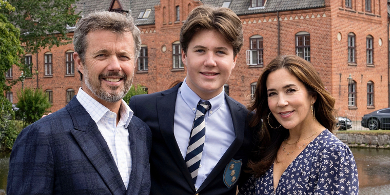 Nu er prins Christian flyttet ind: Se de private billeder