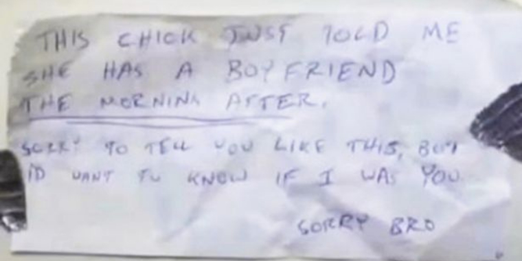 Utro kæreste afsløret: One night stand efterlader seddel et særligt sted