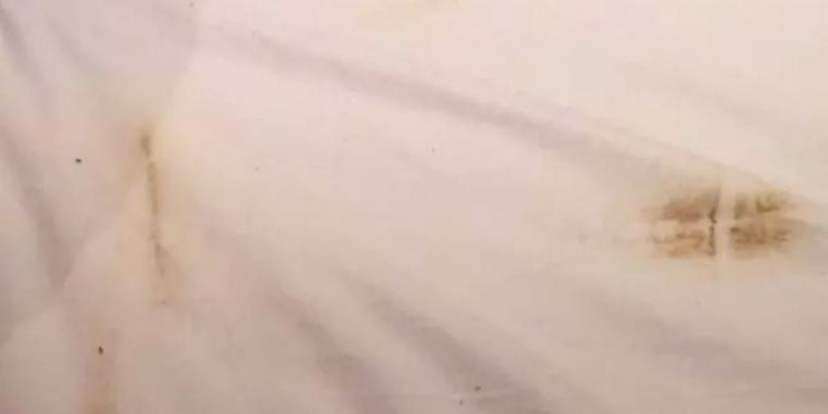 26-årige Kevin glemte at tørre sig ordentligt på date: Efterlod bremsespor i datens seng