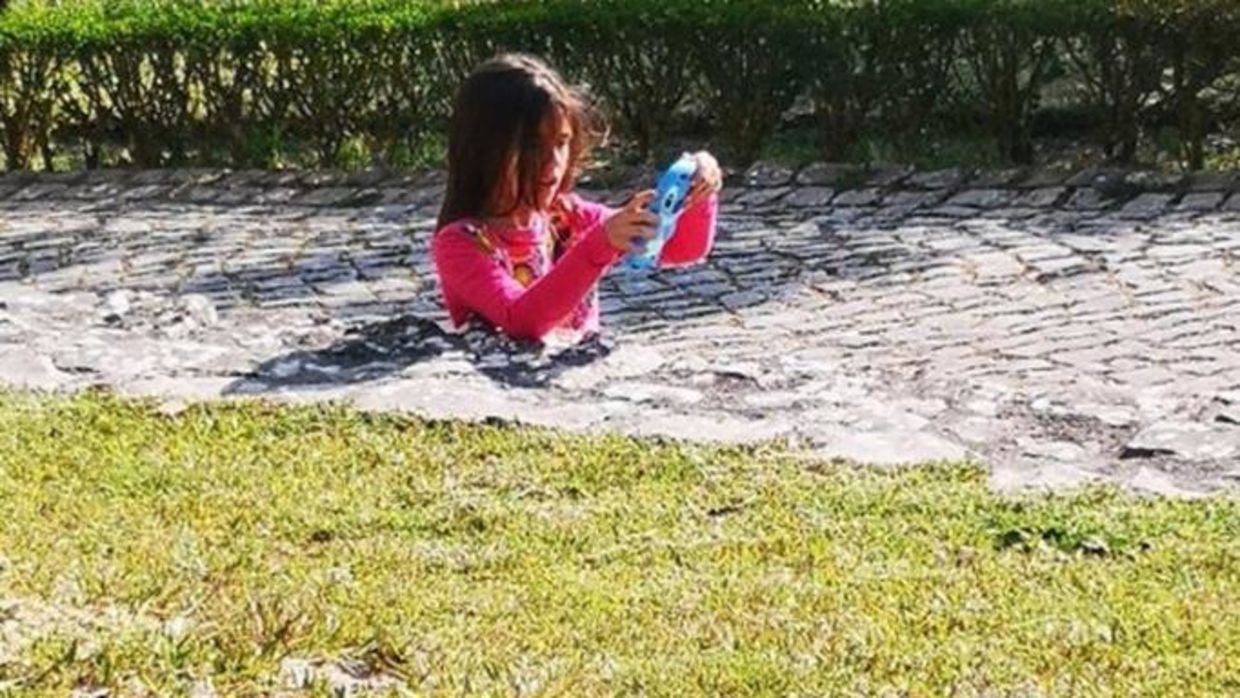 Internettet går amok over billede: “Hvor er resten af hende?”