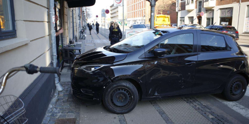 Kører 31-årig ned: Nu bliver bilisten hyldet som helt
