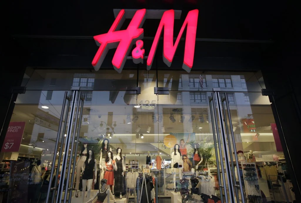 H&M lagt for had på grund af kampagne der ‘seksualiserer børn’: Nu svarer de igen