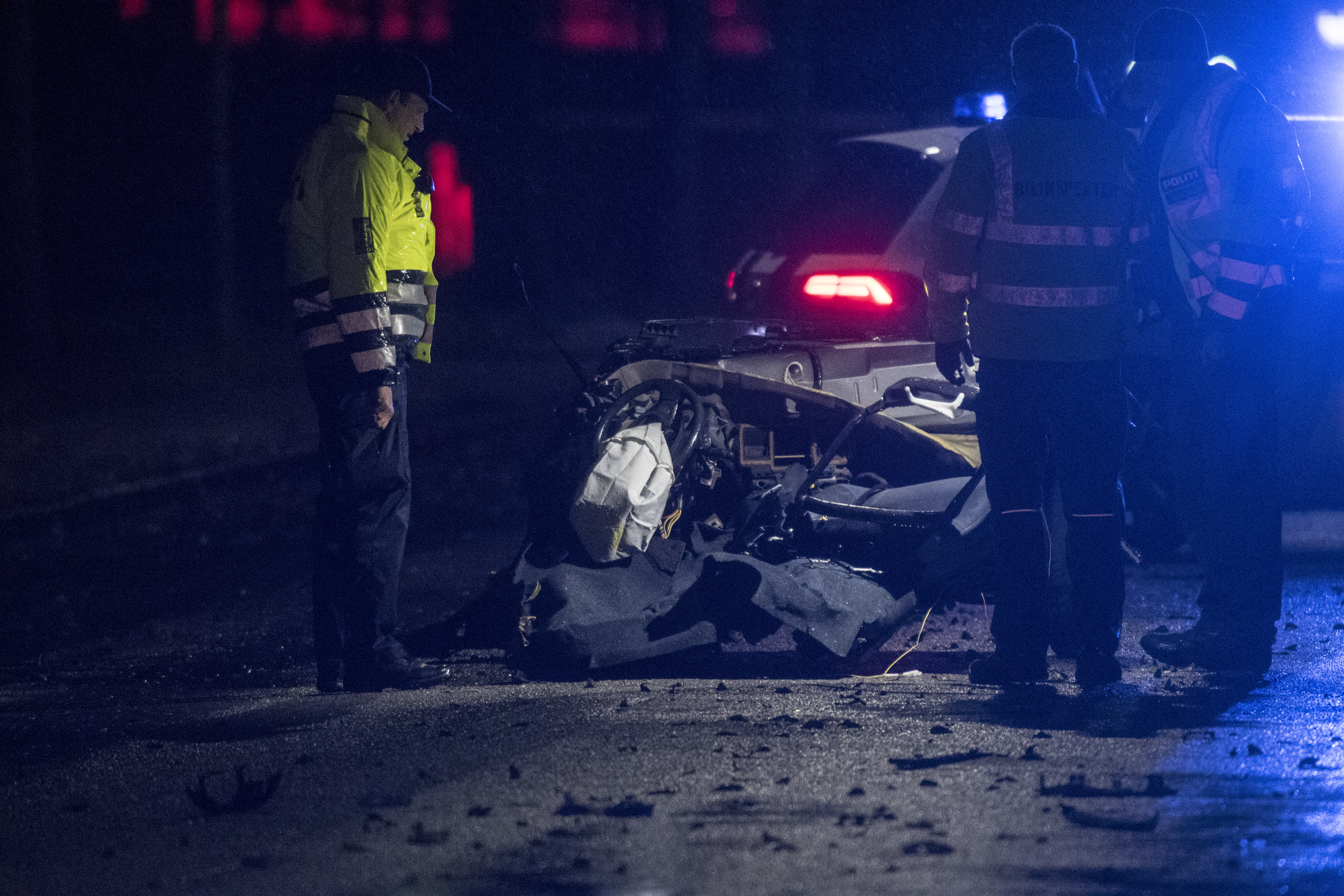 Flere personer er hårdt kvæstet efter frontalt sammenstød