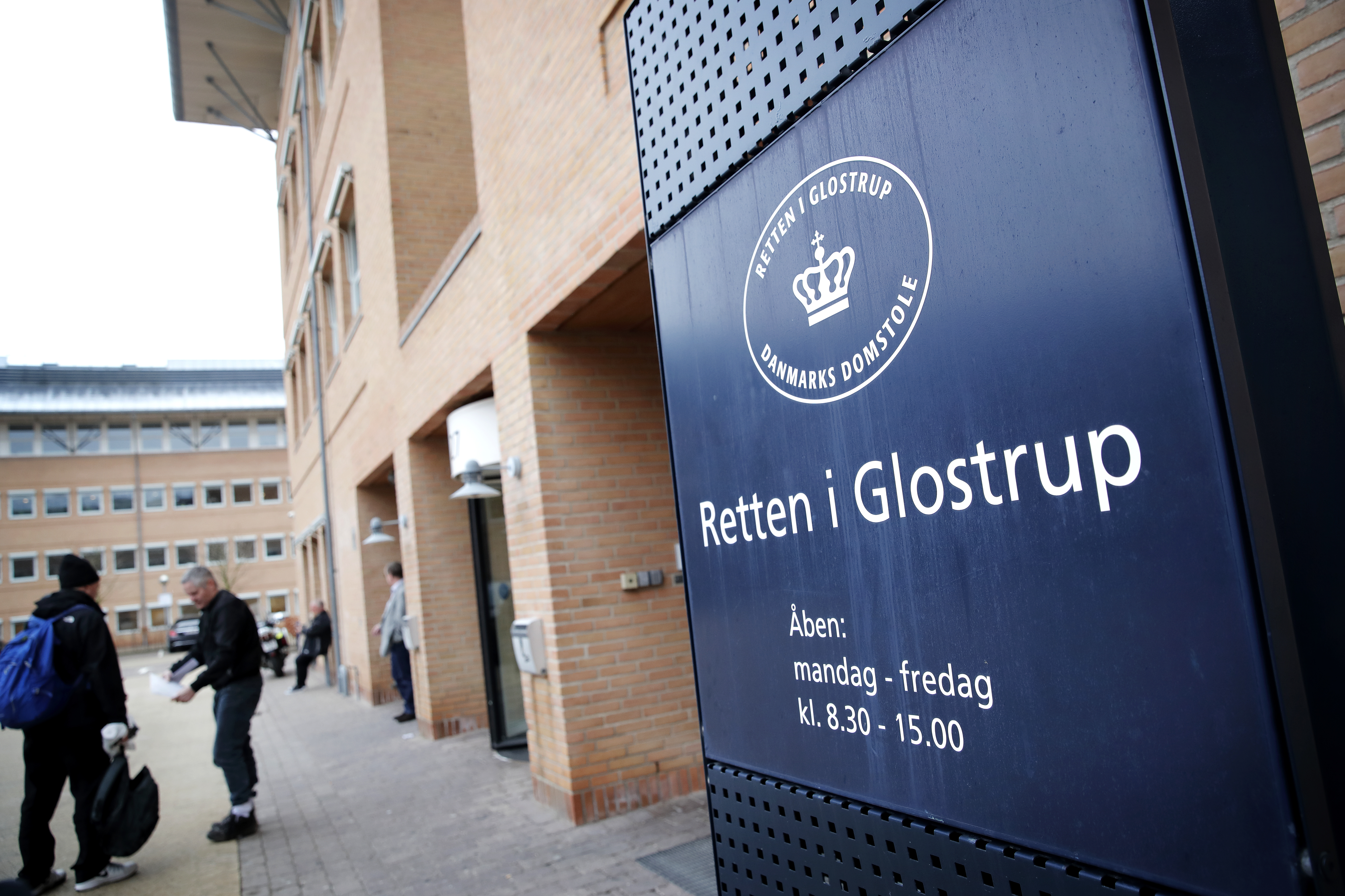 To mænd kræves udvist for voldtægter af deres døtre
