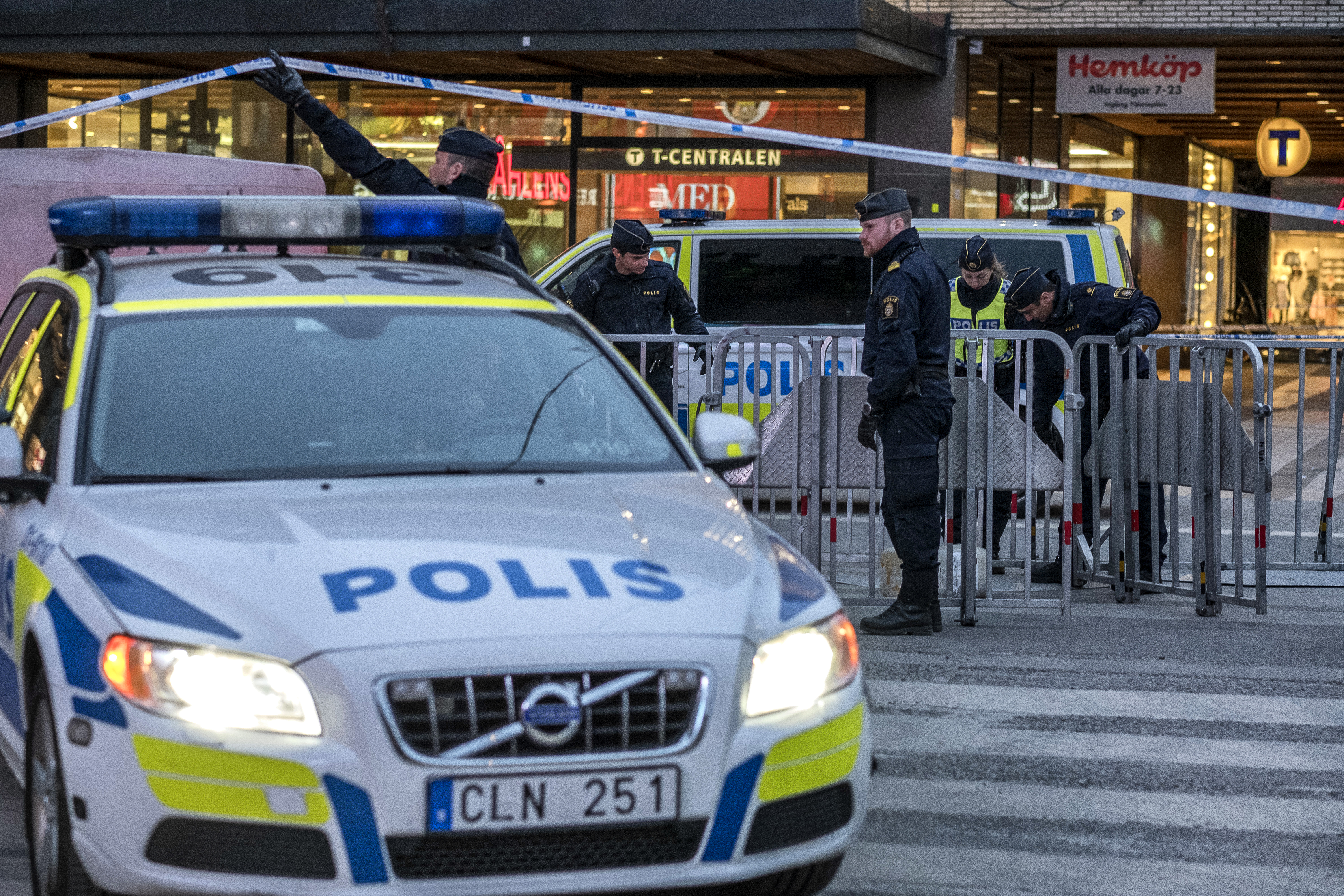 Hel familie fundet dræbt i deres hjem