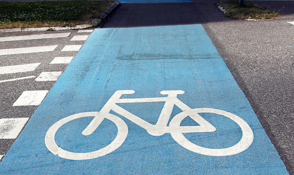 57-årig kvinde overfaldet i Aarhus: Væltet af cyklen og slået, men så kom hjælpen løbende