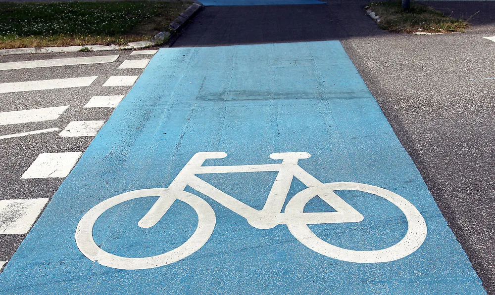 57-årig kvinde overfaldet i Aarhus: Væltet af cyklen og slået, men så kom hjælpen løbende