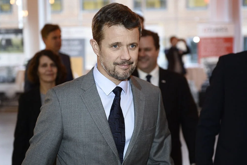 Kronprins Frederik om Henriks sygdom: Sådan har han det