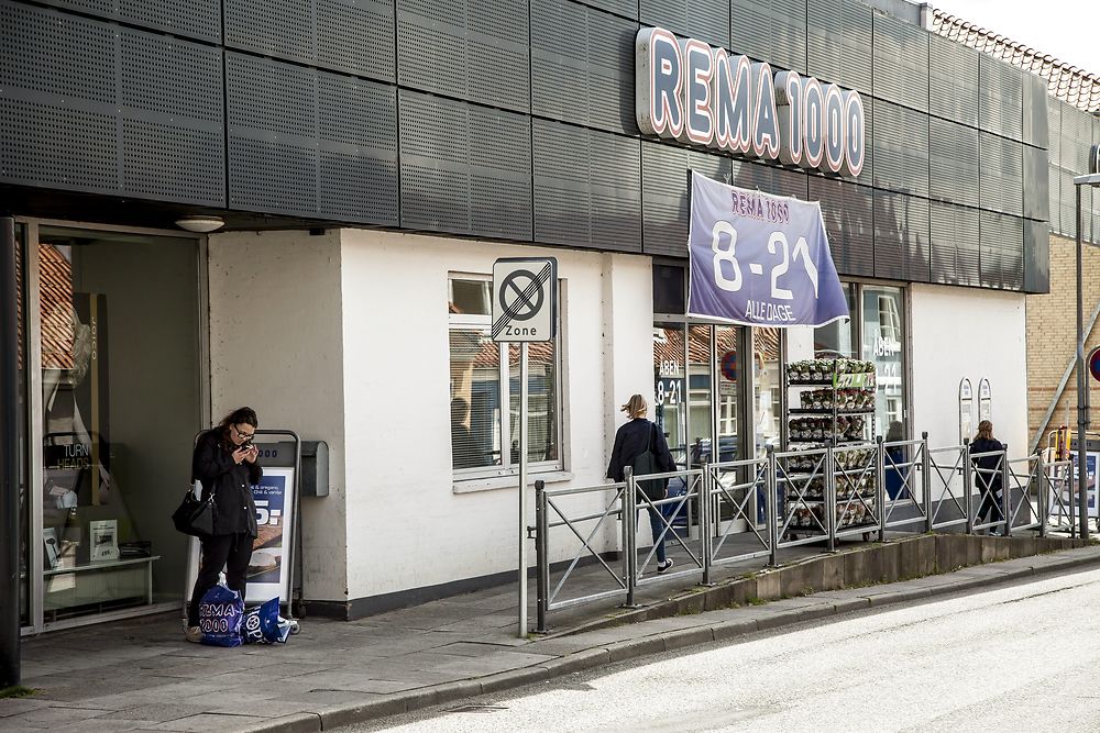 Rema1000-personale undrede sig over mystisk adfærd: Brødre på 8 og 15 taget på fersk gerning