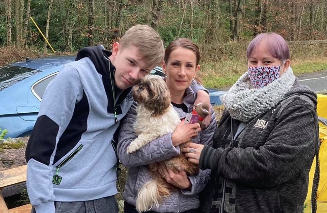 Rørende historie: Bortløben hund finder hjem til ejer efter 8 år