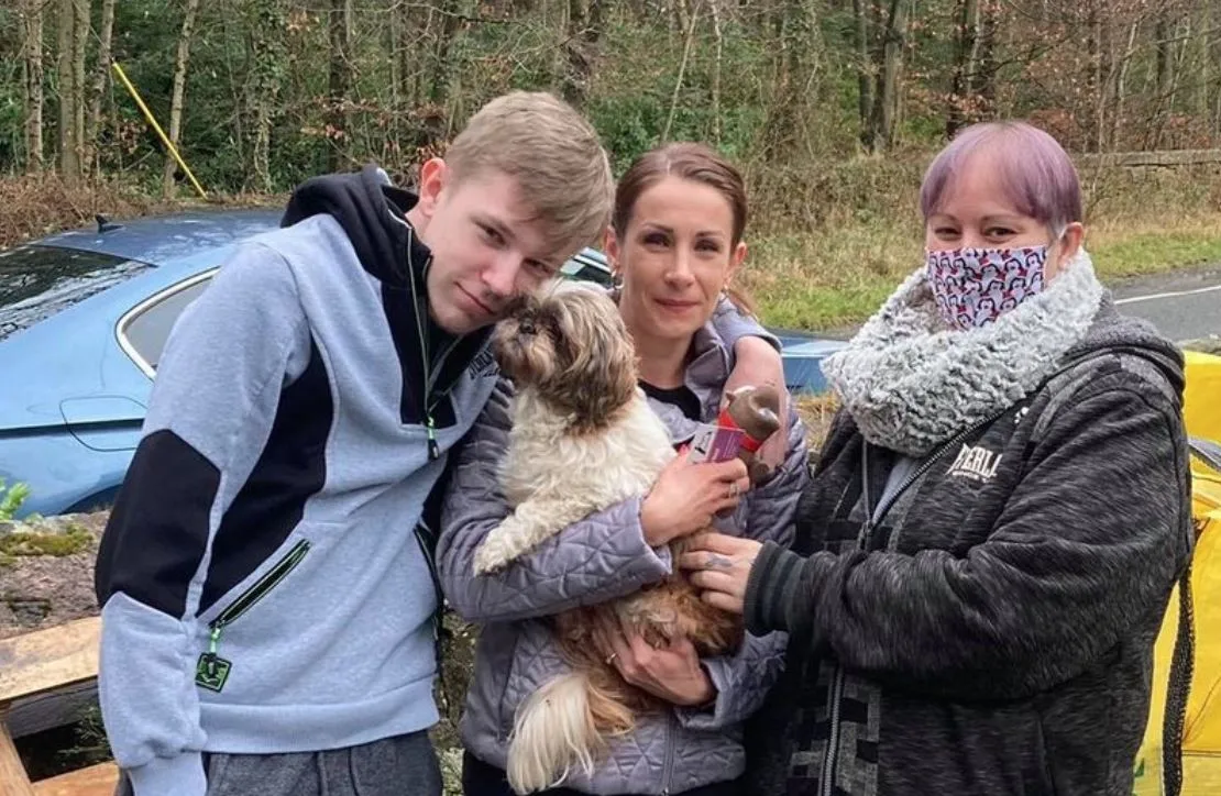 Rørende historie: Bortløben hund finder hjem til ejer efter 8 år