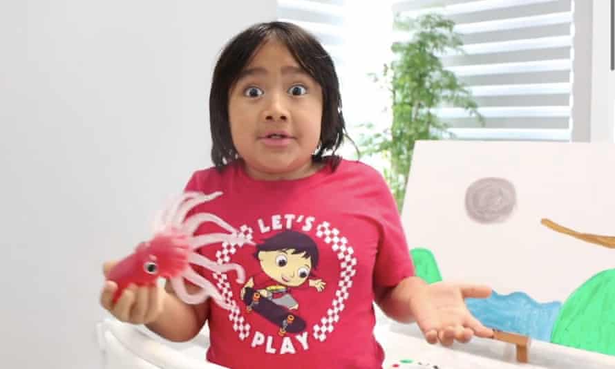 9-årig er verdens bedst betalte YouTube-stjerne: Så mange millioner tjener han