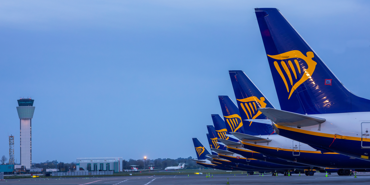 Ryanair varsler prisstigninger: Vil flyve i vejret med ‘et højt encifret procenttal’