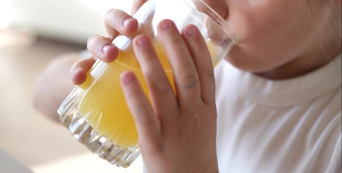 Solgt i butikker over hele landet: Saft tilbagekaldes – drik den ikke