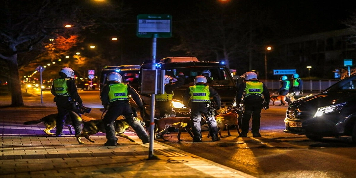 Hård nat: Politiet i voldsomme sammenstød efter Paludan demonstrationer