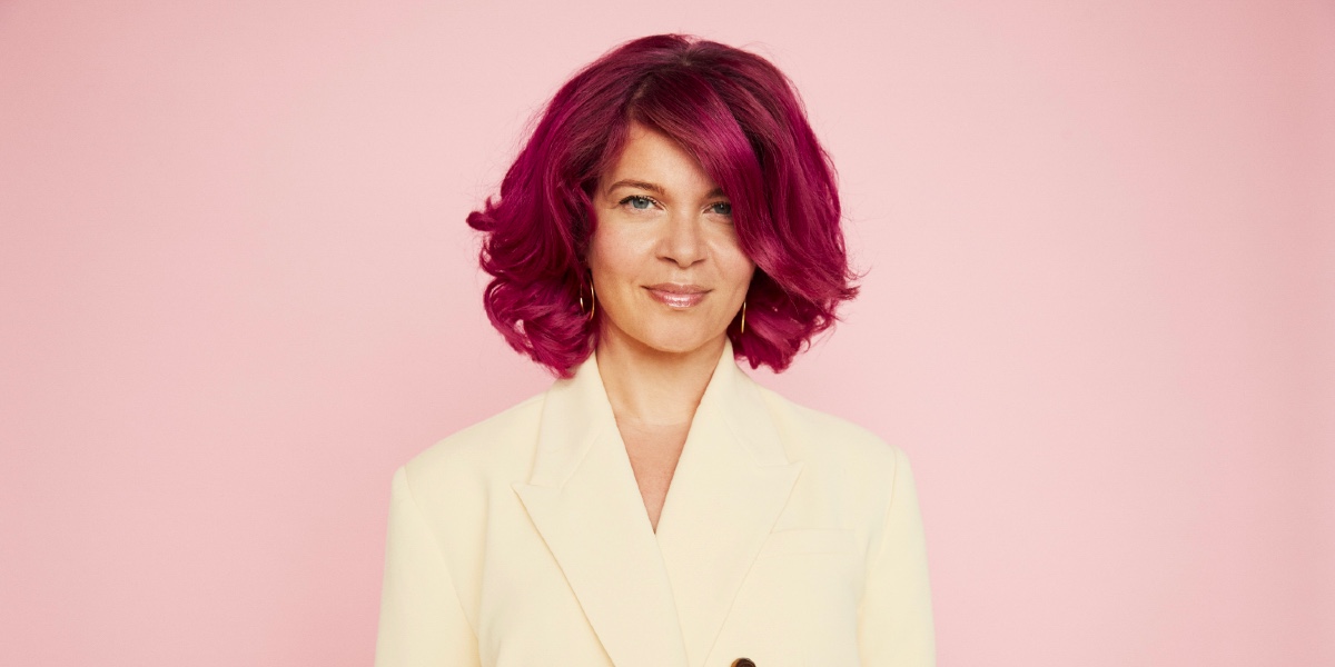 Sara Bro smider alt tøjet