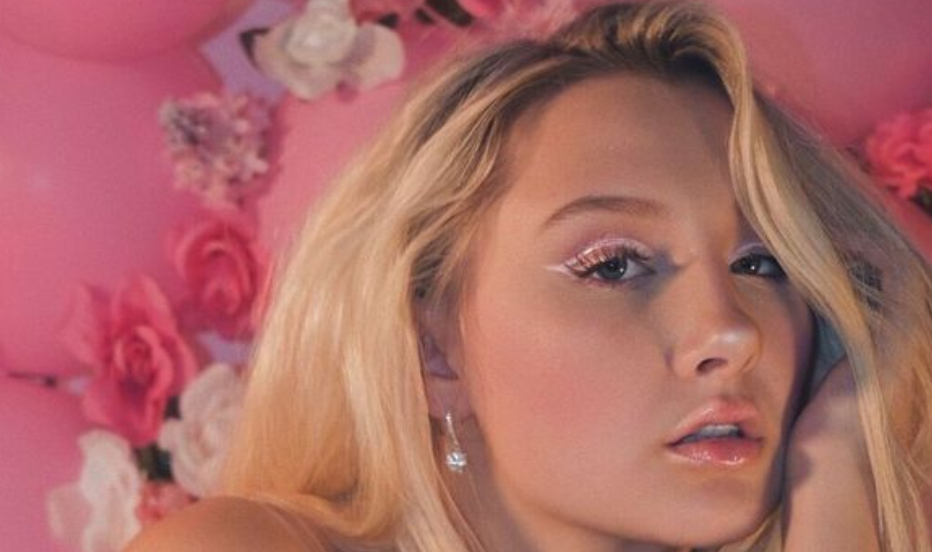 Bliver betalt ‘kassen’ for at servere kaffe i undertøj: Det er hårdere end det ser ud