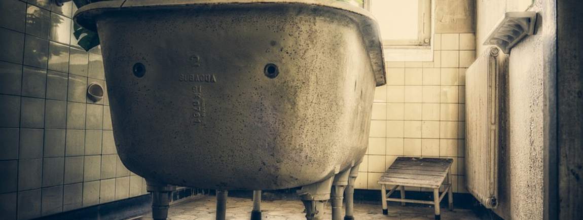 Babyer blev kastet afsted af tornado: Fløj i badekar