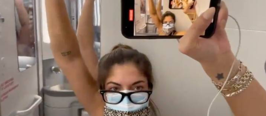 Kvinde blev testet positiv for Covid-19 på fly til Island: Hendes løsning gik viralt