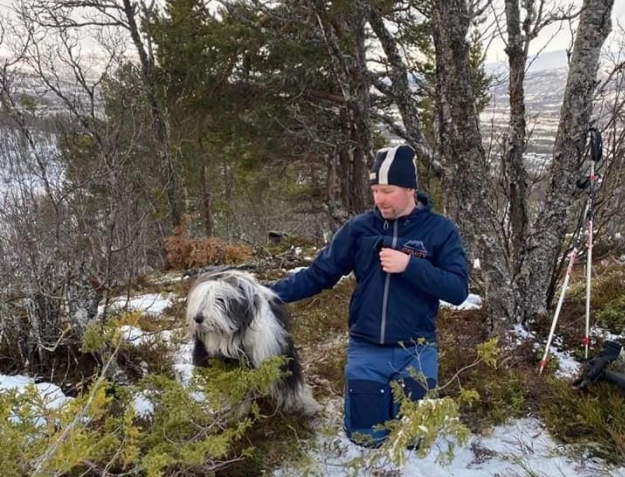 Familien Rosendals hund løb væk på skiferie i Norge: 15 dage senere tikkede en sms ind på telefonen