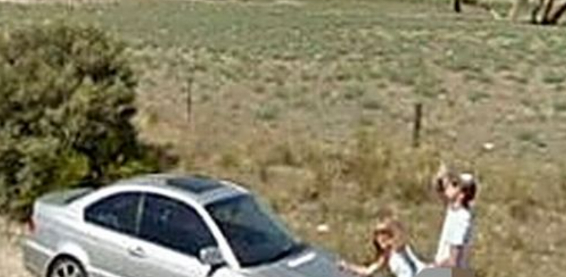‘Google Maps’-bil fangede par i ‘uheldigt’ øjeblik: Nu er det foreviget