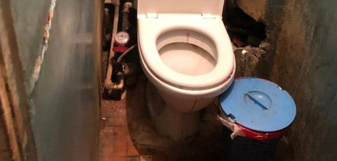 Kvinde fødte og smed barnet i en affaldscontainer: Ville tilbage til festen