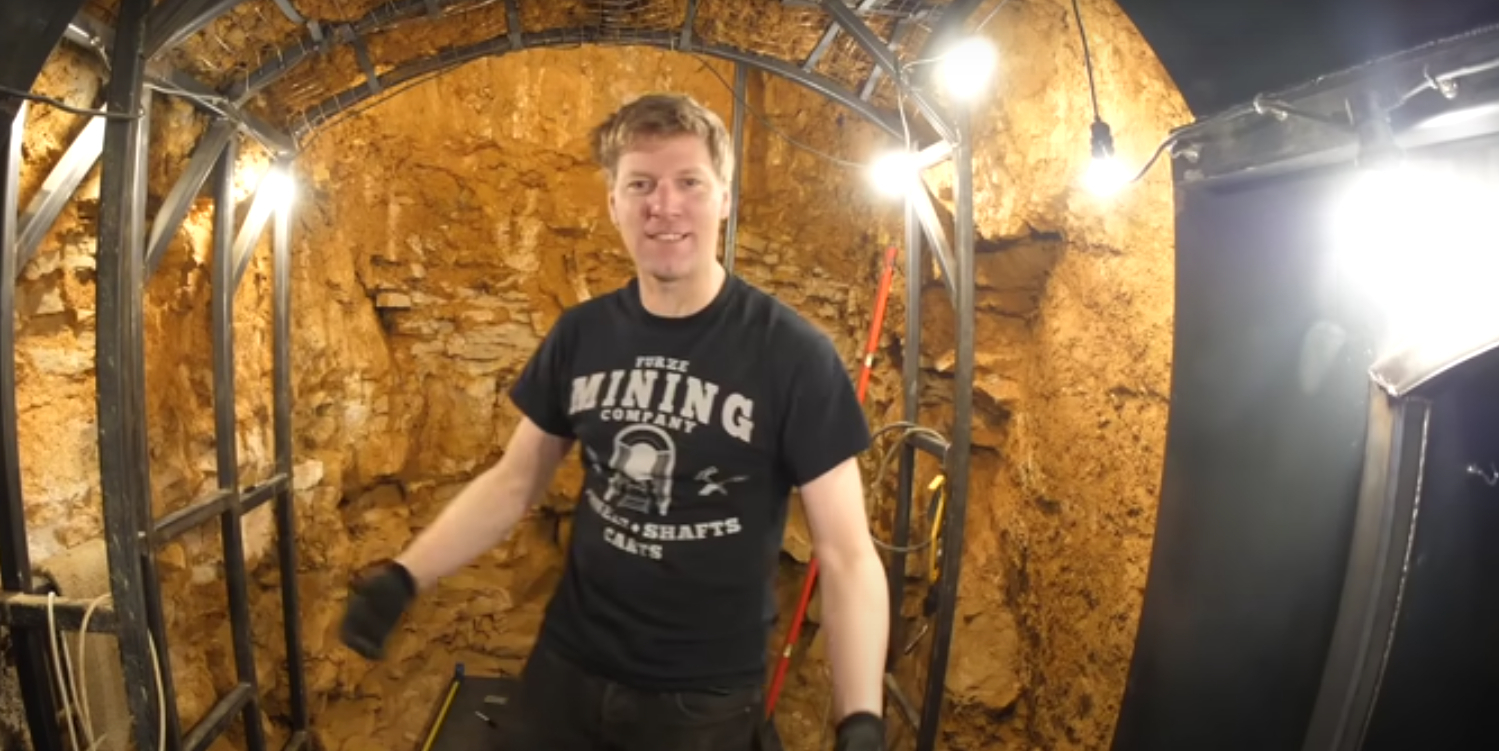 Var træt af regn: Så brugte han to år på at bygge en underjordisk tunnel under sin have