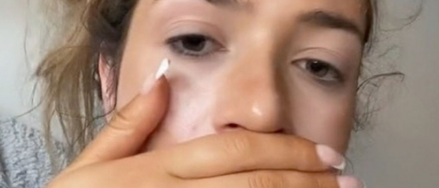 Kvinde græmmer sig over fejl, hun begik, mens hun sov