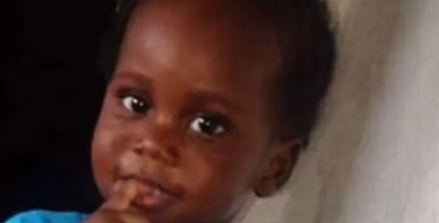 Nu er de dømt: Mor og kæreste kendt skyldige i frygtelig sag om 3-årigs brutale død