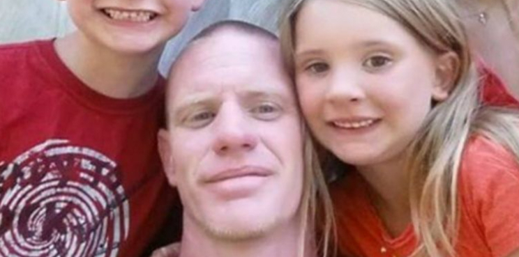 Hans datter var en mobber og blev straffet: Men nu deler straffen vandene