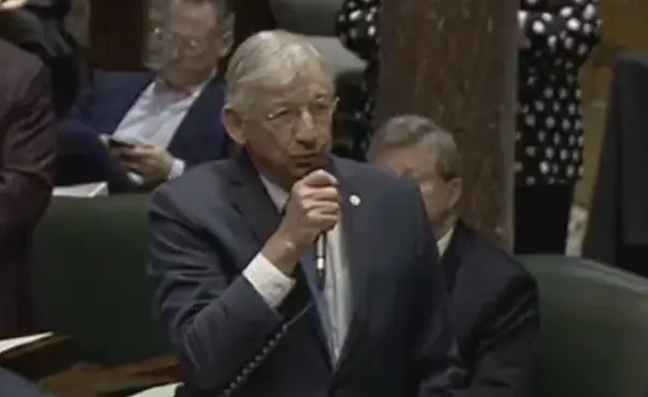 Senator: Hjemløse bør lade sig inspirere af Hitler