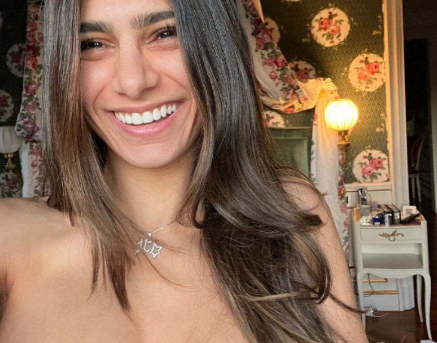 Mia Khalifas Instagram går amok: Deler topløse billeder