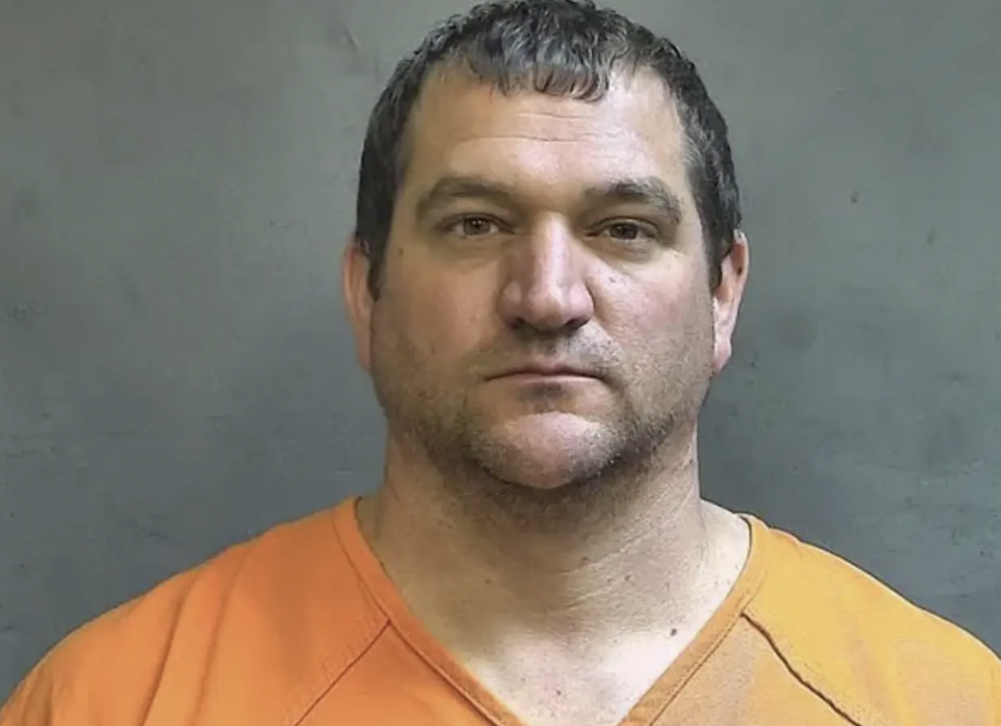 Sidder i fængsel tiltalt for mord: Nu har han vundet politisk valg