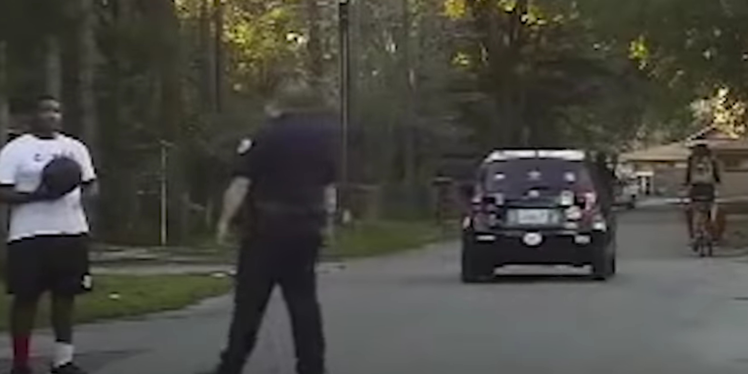 Betjent rykkede ud til støjklage: Så kom han tilbage med en uventet ‘gæst’