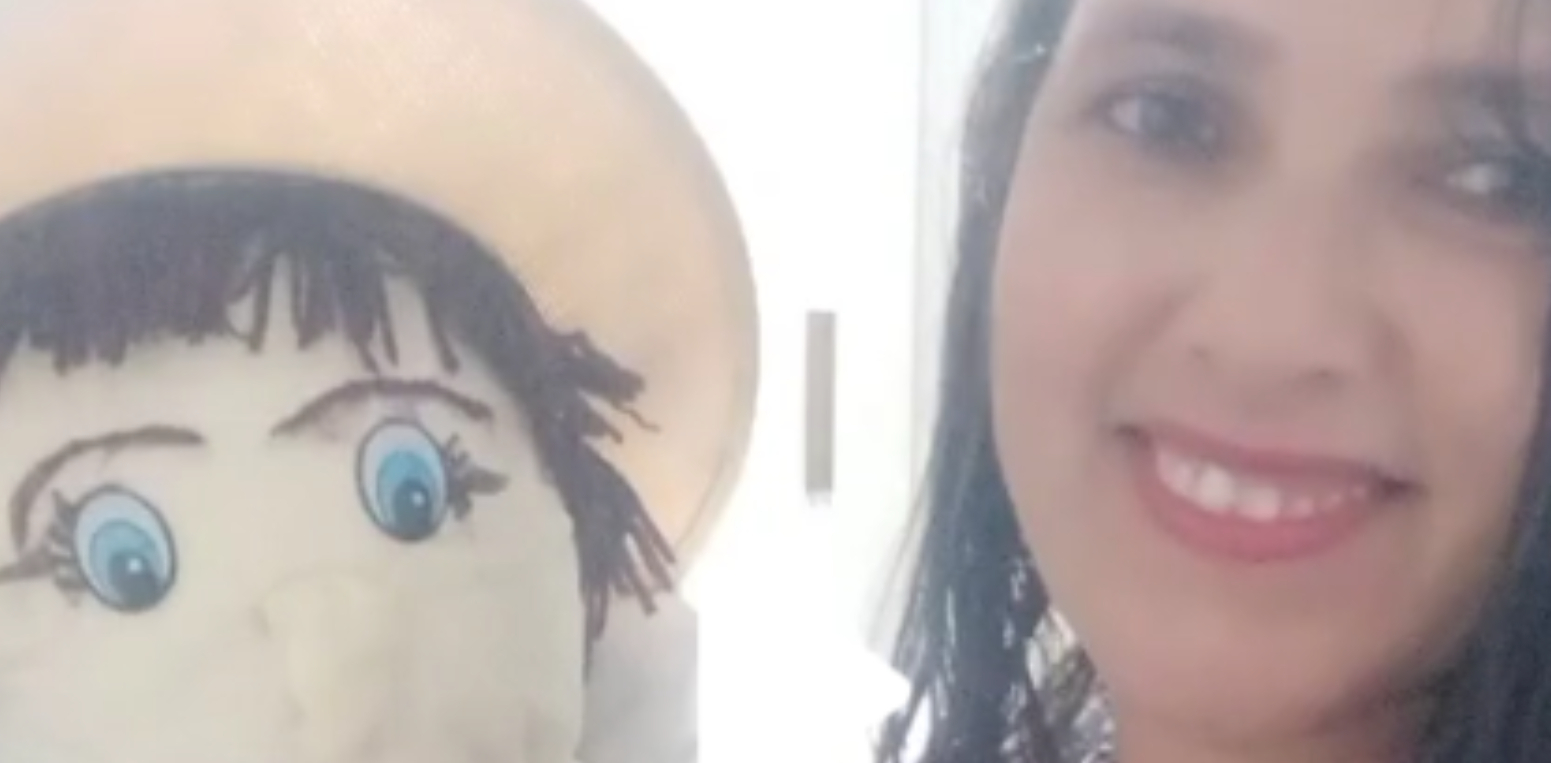 Kvinde giftede sig med kludedukke: Nu har de fået et ‘barn’