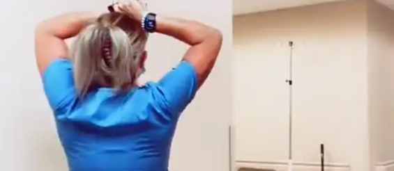 Bizar TikTok-trend: Sundhedspersonale filmer sig selv, når en patient dør