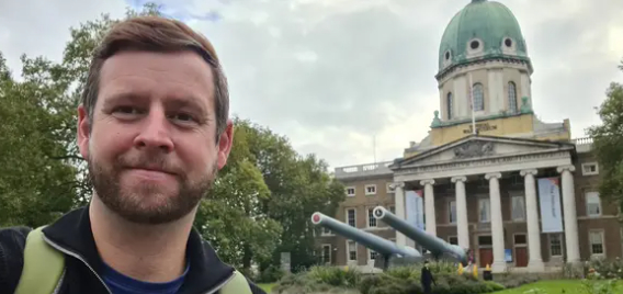 Han havde set frem til at spise sine chips: Blev chokeret ved synet af posens indhold