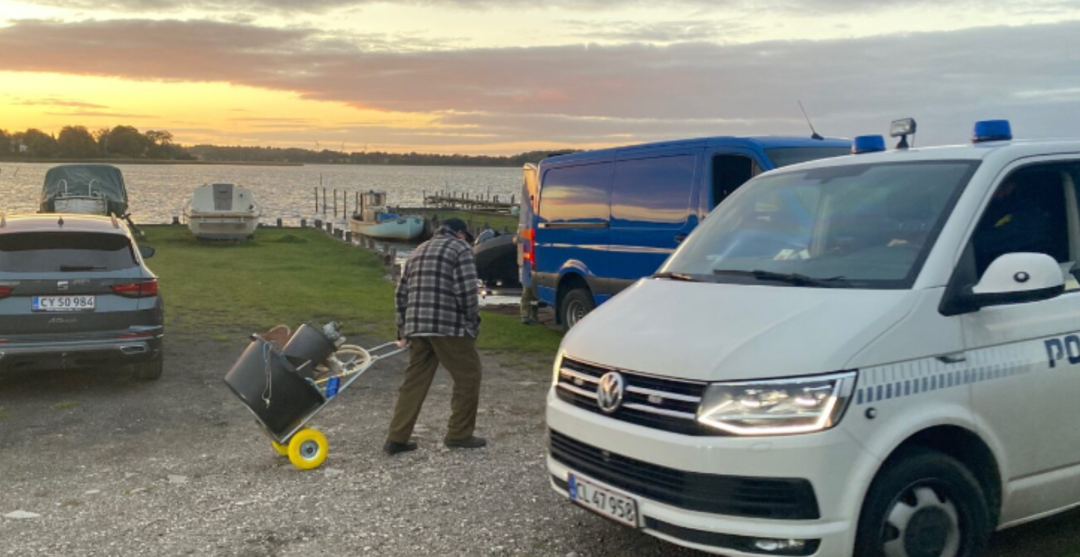 Politiet er fortsat tavse om stor politiaktion i Præstø: Undersøgelser fortsætter hele natten og i morgen